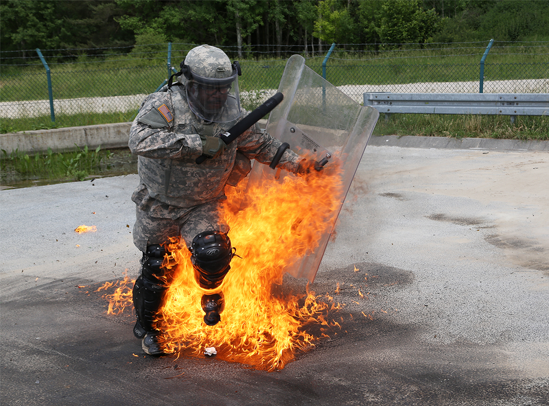 Illustration for article titled These Photos Of Soldiers Executing Fire Phobia Training Will Terrify You